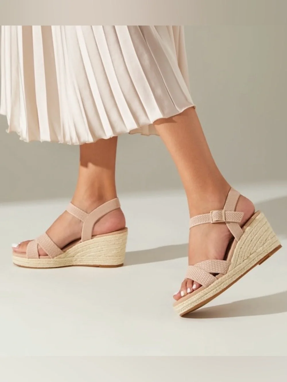 $119 NWOT Vivaia Sally Pro Almond Beige Color Round Toe Wedge Sandals Sz 6.5/37